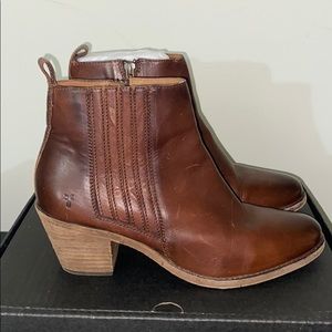 FRYE Alton Chelsea Boots